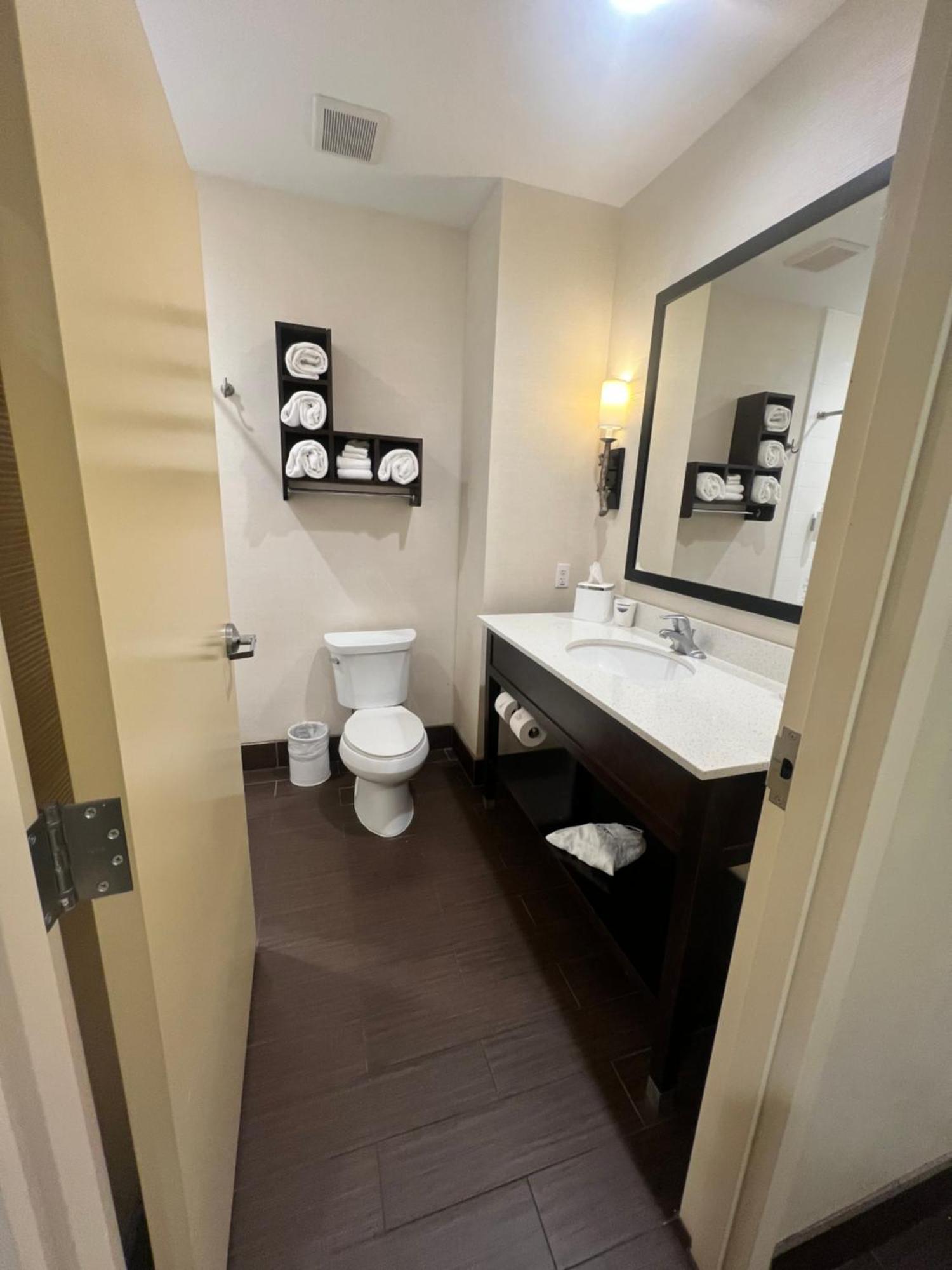 Hampton & Bartonsville Poconos Hotel
